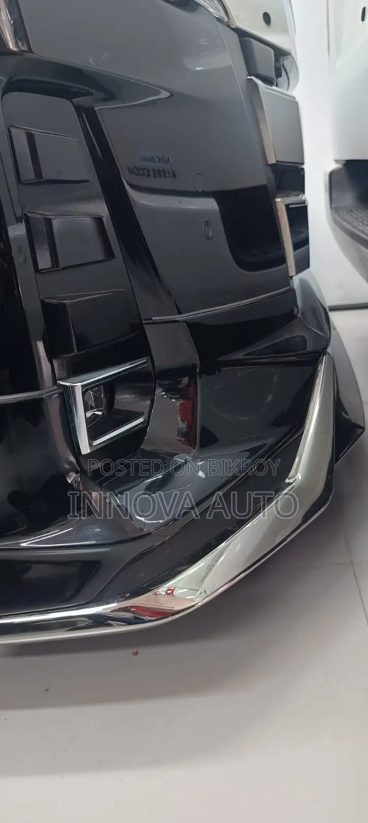 Toyota Noah 1.8 Front-Wheel Drive Hybrid (7-seater) 2021 Black