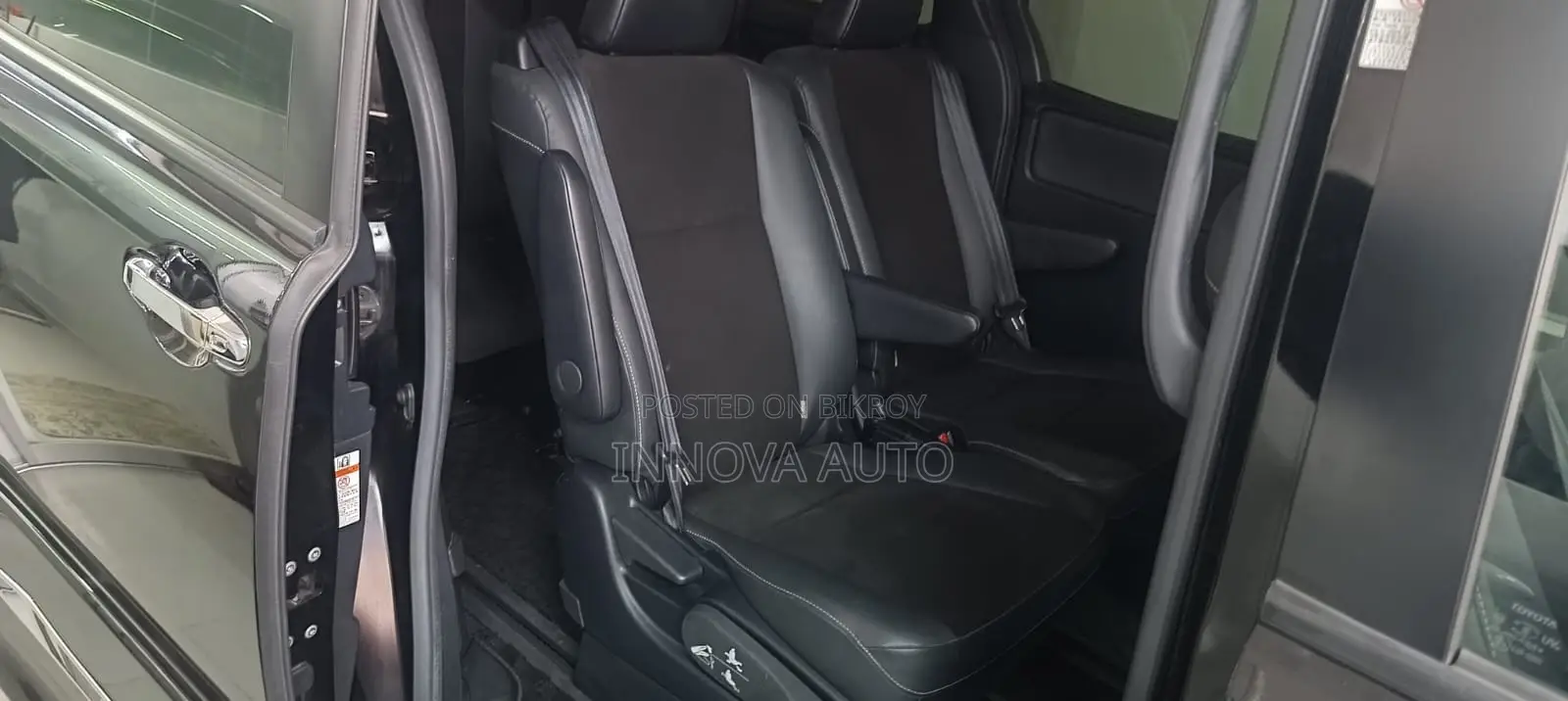 Toyota Noah 1.8 Front-Wheel Drive Hybrid (7-seater) 2021 Black