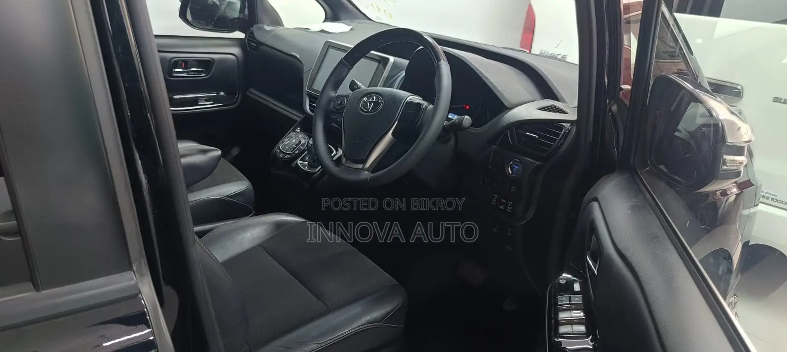 Toyota Noah 1.8 Front-Wheel Drive Hybrid (7-seater) 2021 Black