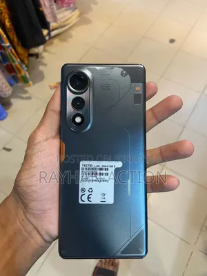 Tecno Pova Curve 256 GB Silver