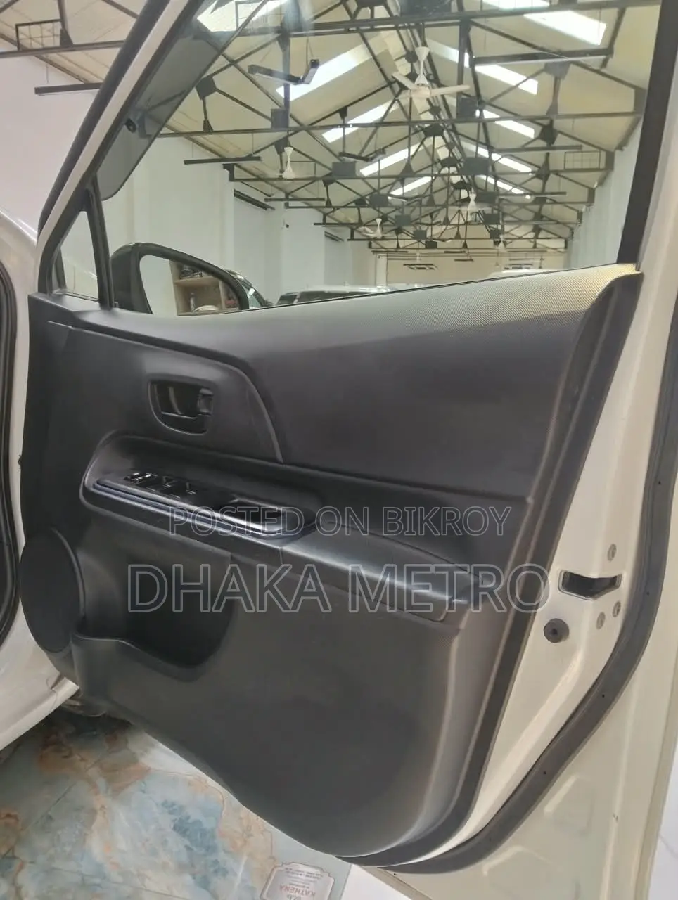 Toyota Prius 2017 White
