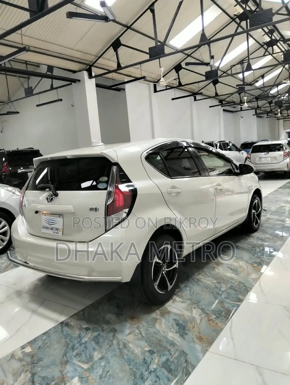 Toyota Prius 2017 White