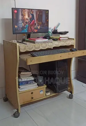 কিবোর্ড ট্রে এবং ড্রয়ার সহ ব্যবহৃত কাঠের ওটব কম্পিউটার টেবিল