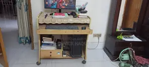 কিবোর্ড ট্রে এবং ড্রয়ার সহ ব্যবহৃত কাঠের ওটব কম্পিউটার টেবিল