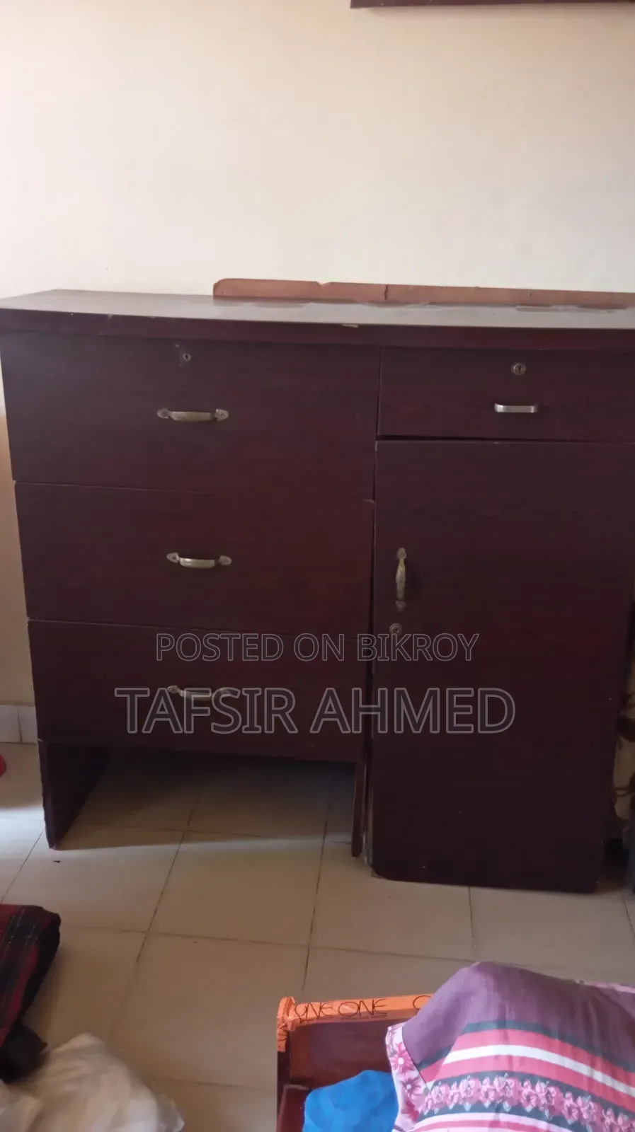 পুরানো ওয়ার্ডরোব বিক্রি করা হবে