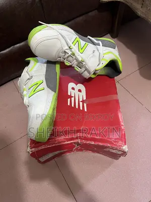 ক্রিকেট জুতো