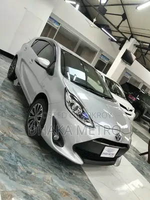 টয়োটা অ্যাকুয়া ২০১৮ সিলভার