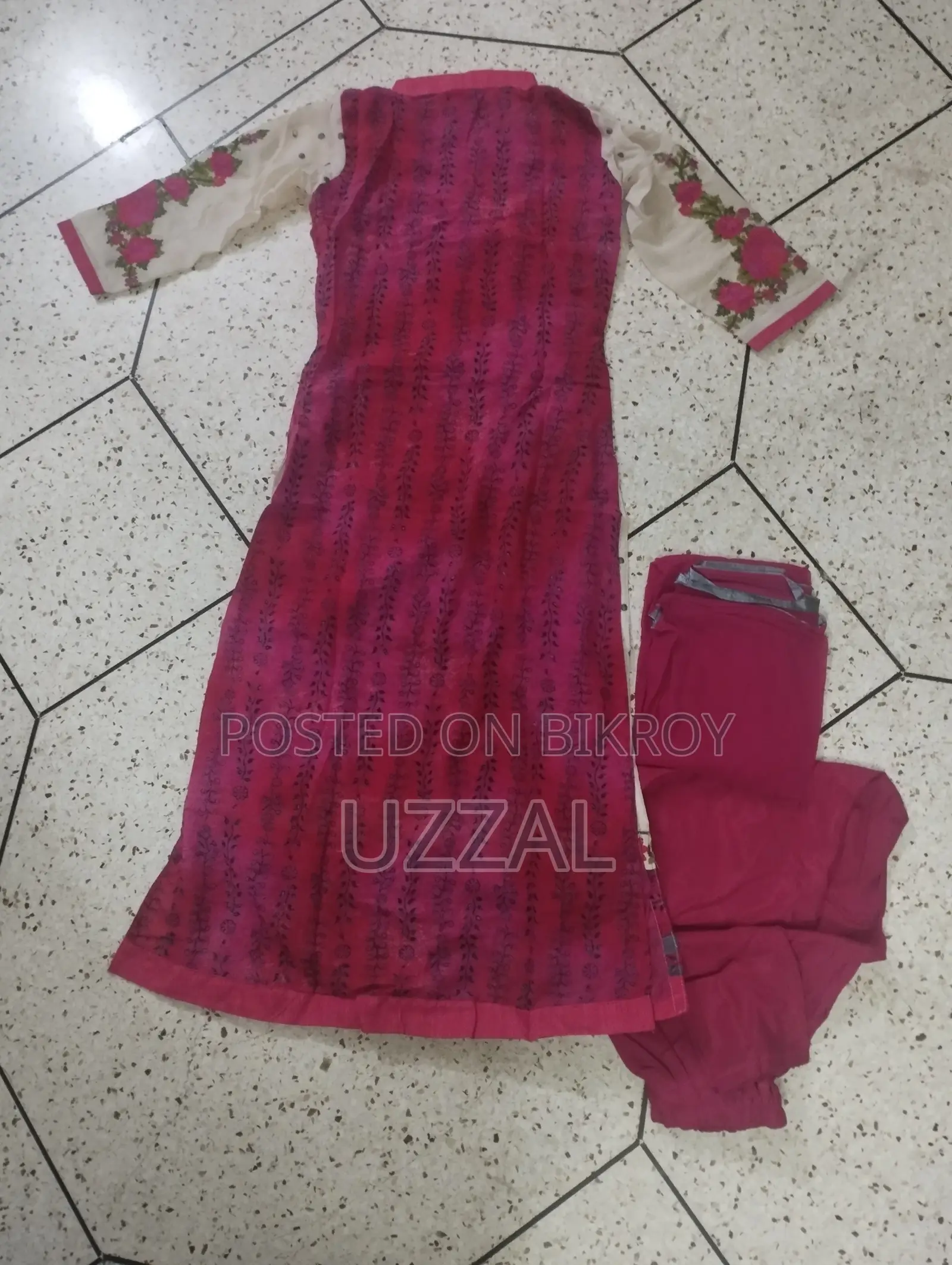 গর্জিয়াস ফ্লোরাল এমব্রয়ডারি কটন থ্রি-পিস সেট ( Used)