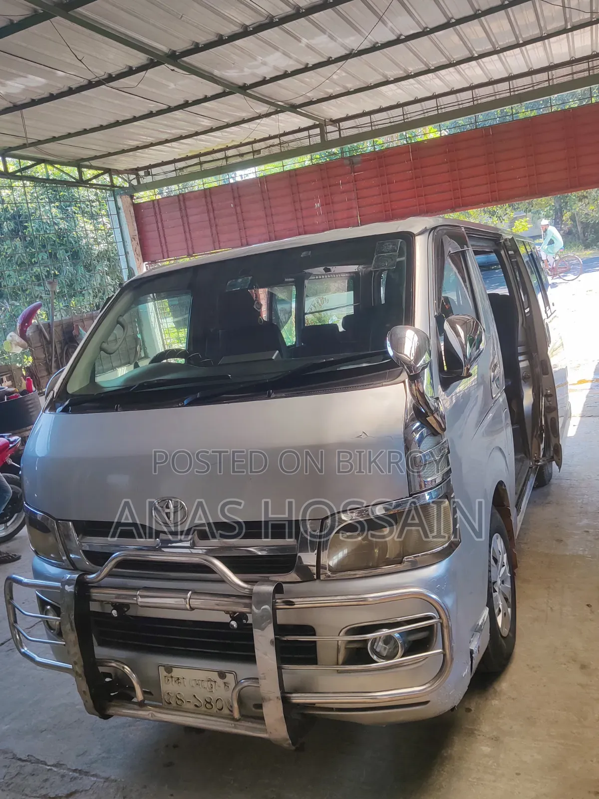 Toyota Grand HiAce 2002 White