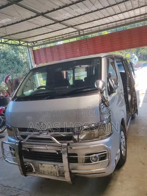 Toyota Grand HiAce 2002 White