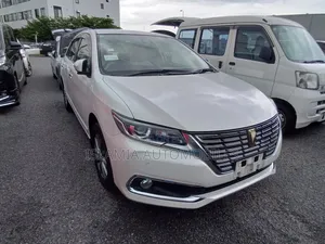 টয়োটা প্রিমিও ২০২১ পার্ল