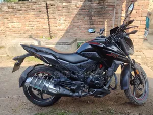 হোন্ডা এক্স-ব্লেড ১৬০ ২০২১ কালো
