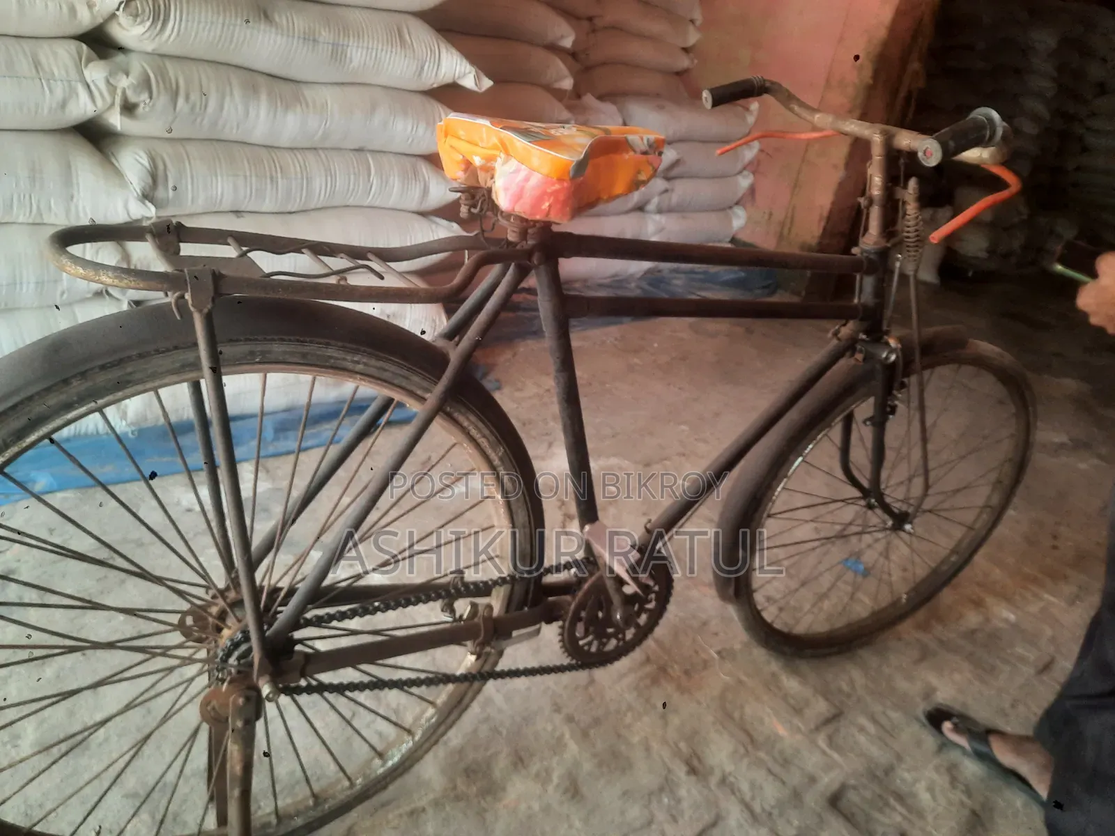 সব কিছু ঠিকঠাক কিন্তু সাইকেলটা পুরাতন