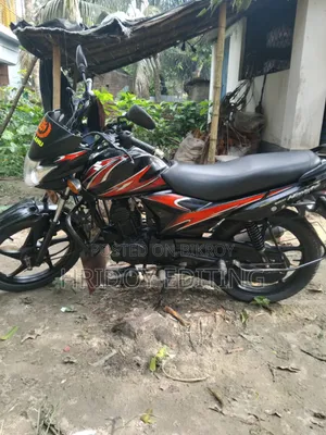 সুজুকি হায়াতে ২০১৭ কালো
