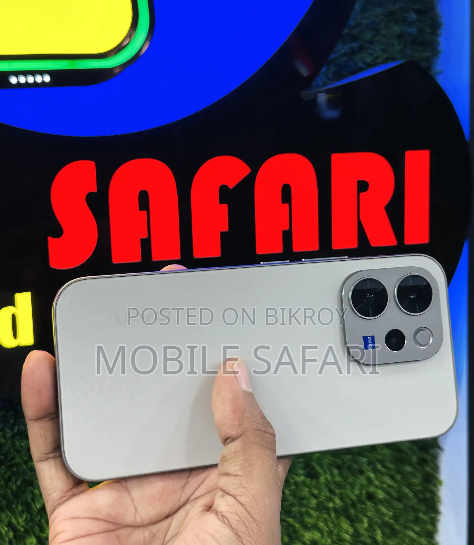 Vivo V70 256 GB Gold