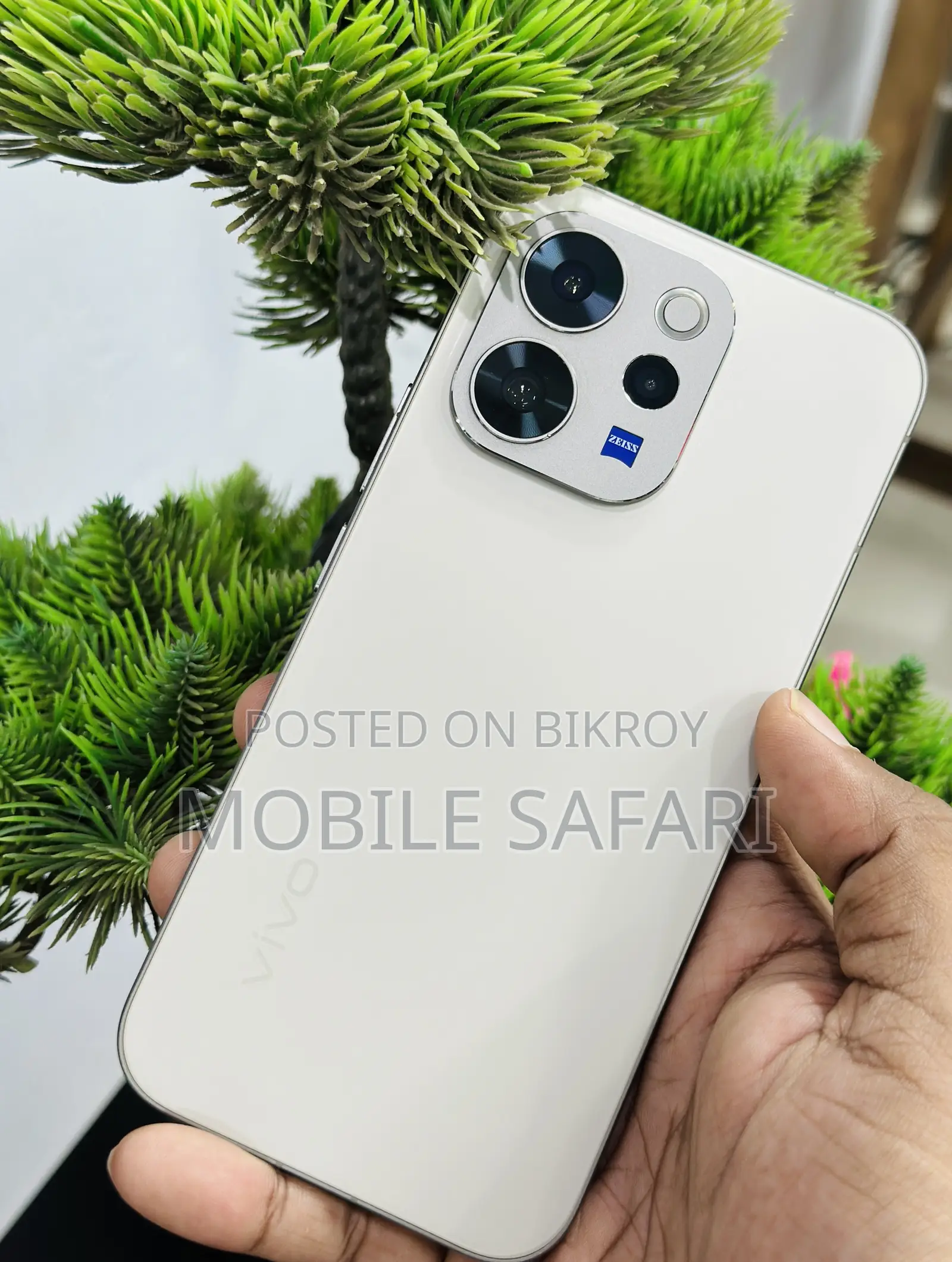 Vivo V70 256 GB Gold