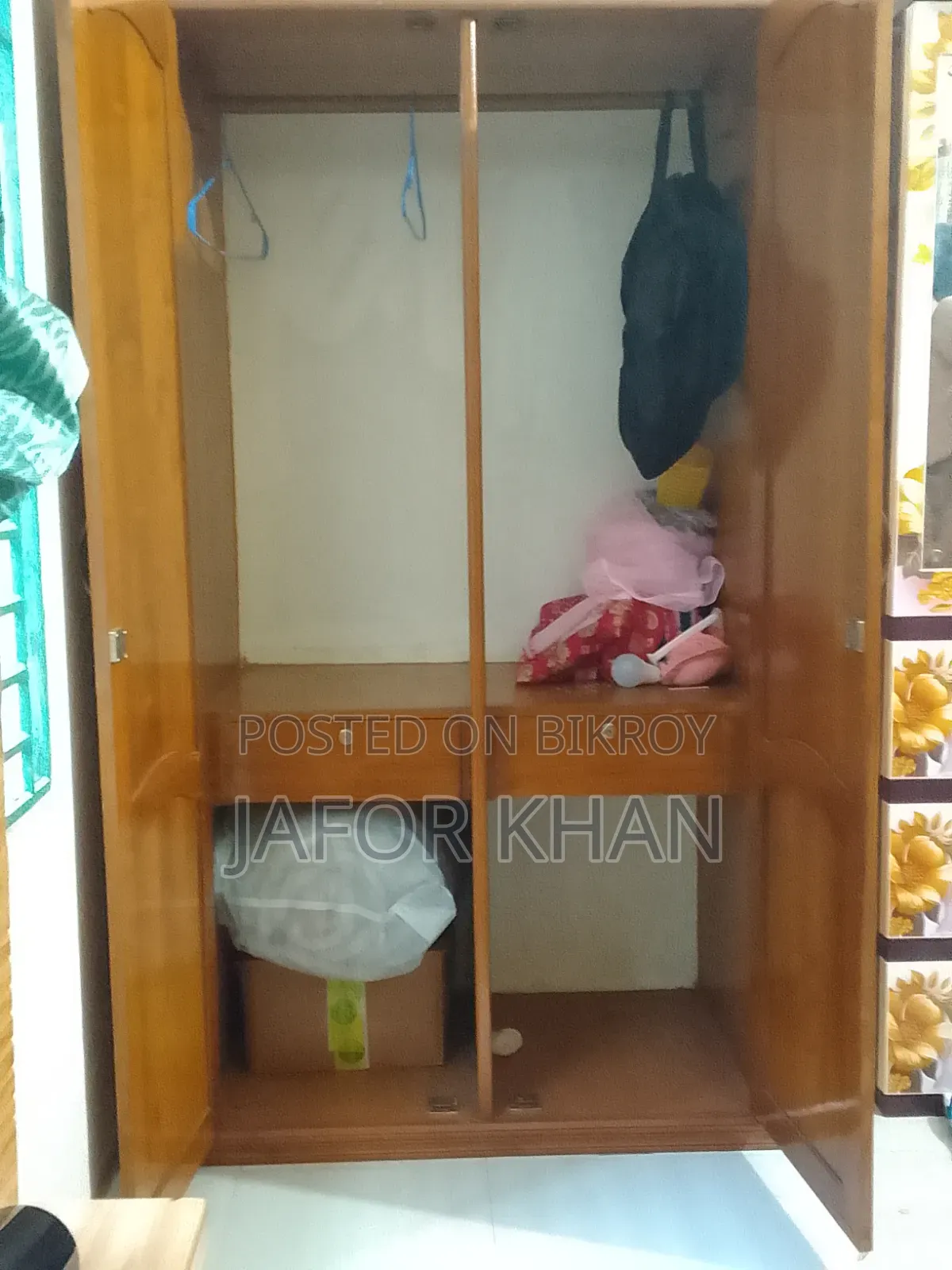 আলমিরা খাট