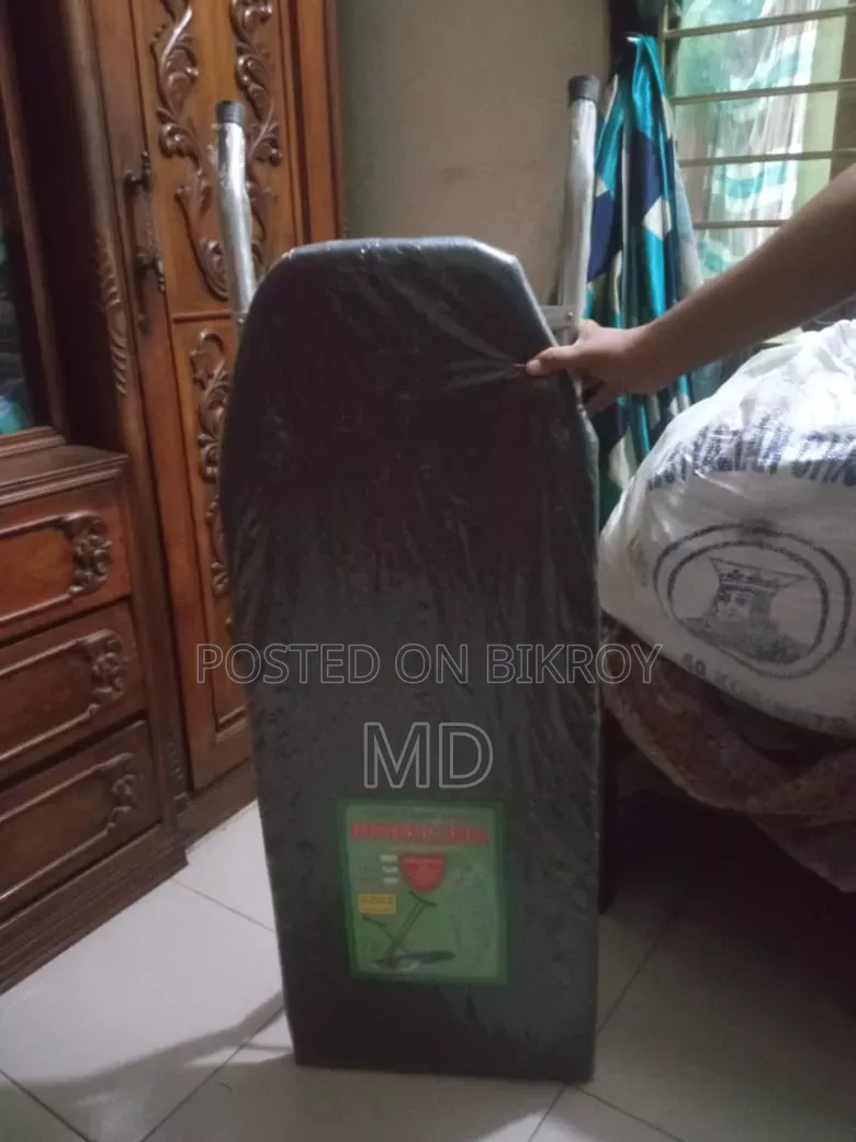 ফোল্ডিং টেবিল