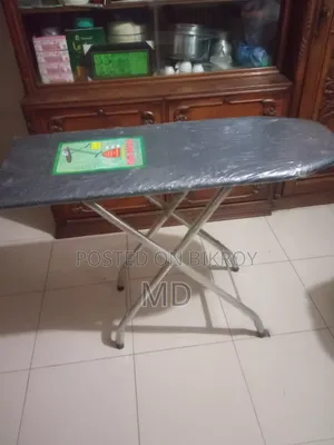 ফোল্ডিং টেবিল