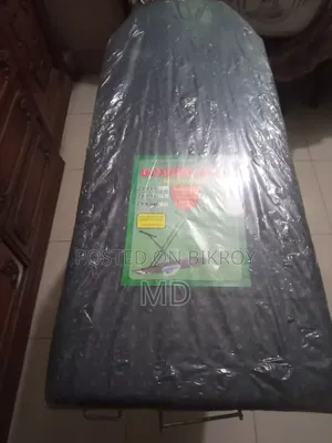 ফোল্ডিং টেবিল
