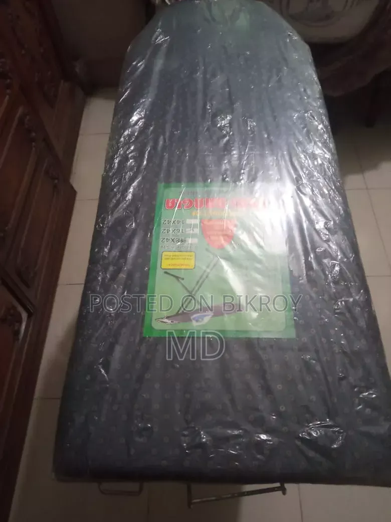 ফোল্ডিং টেবিল
