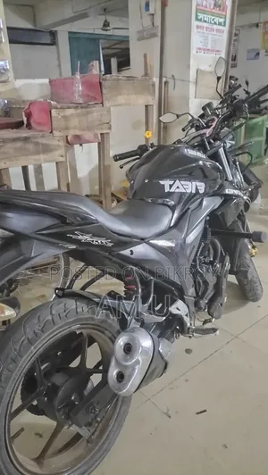 সুজুকি জিক্সার ২০২১ কালো