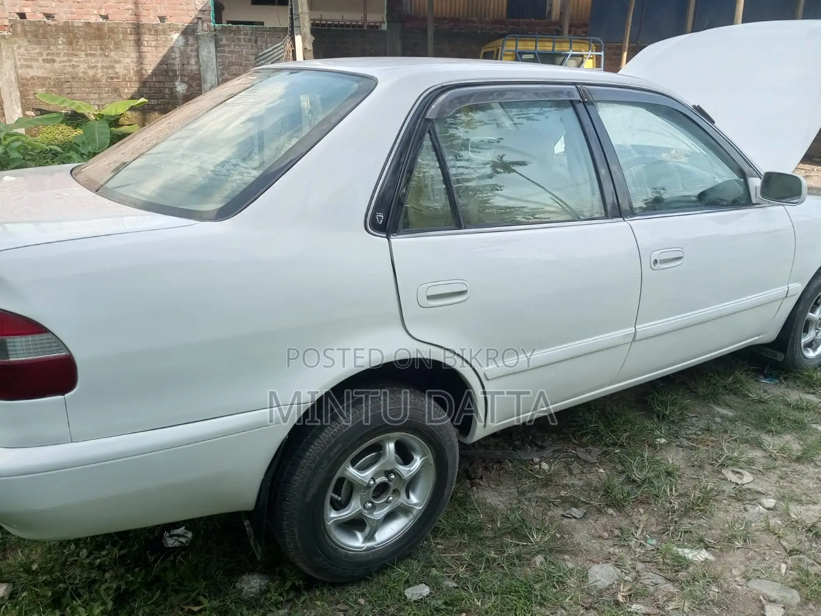 Toyota Corolla 1997 White