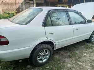 Toyota Corolla 1997 White