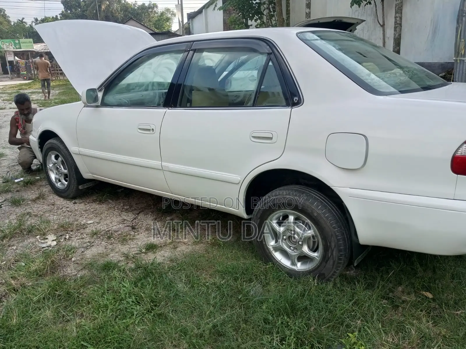 Toyota Corolla 1997 White