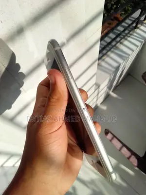অ্যাপল আইফোন ৮ ৬৪ জিবি হোয়াইট
