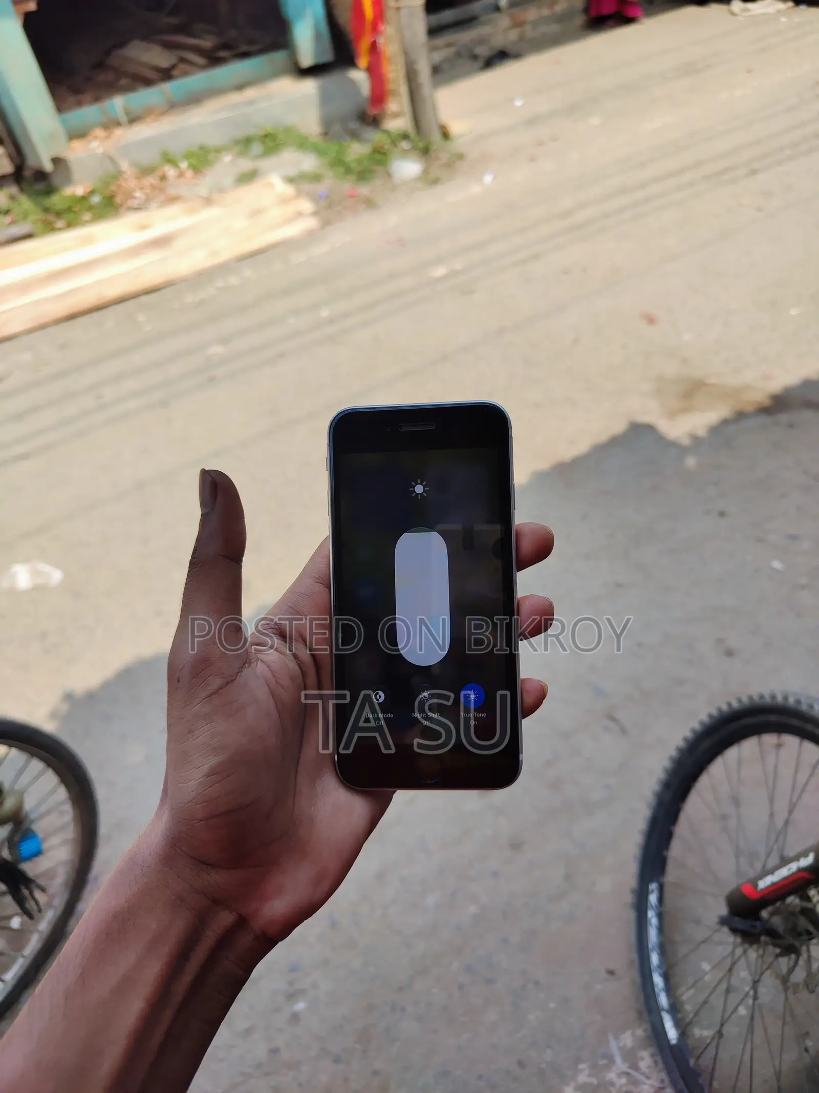 অ্যাপল আইফোন এসই (২০২০) ১২৮ জিবি হোয়াইট
