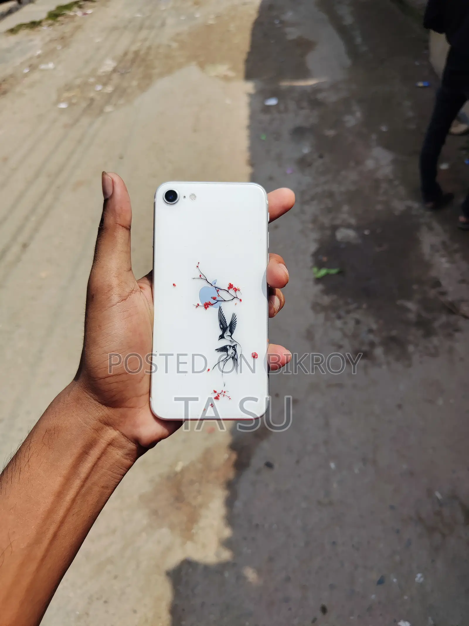 অ্যাপল আইফোন এসই (২০২০) ১২৮ জিবি হোয়াইট