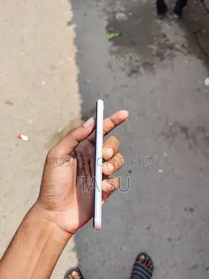 অ্যাপল আইফোন এসই (২০২০) ১২৮ জিবি হোয়াইট