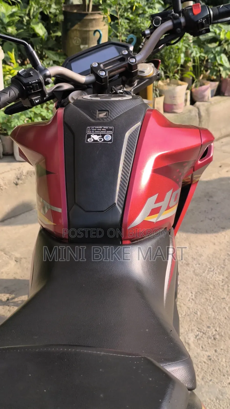 হোন্ডা হরনেট ২.০ ২০২৪ রেড
