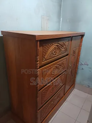 লোকেশন কেরানীগঞ্জ।সেগুনের খাট, ওয়ারড্রব, টু সিট সোফা। বিক্রয় হবে।