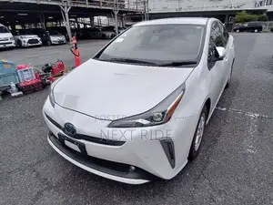 টয়োটা প্রিয়াস ২০২১ পার্ল