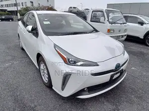 টয়োটা প্রিয়াস ২০২১ পার্ল