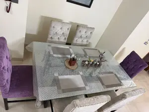 ডাইনিং টেবিল