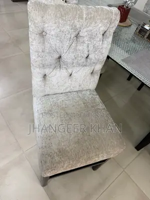 ডাইনিং টেবিল