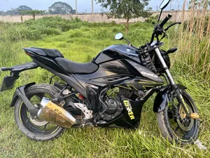 সুজুকি জিক্সার ২০২৩ ব্ল্যাক