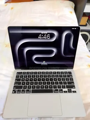 Apple MacBook Laptop 16GB Apple M3 SSD 256GB