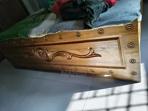 আসল চট্টগ্রামের সেগুন কাঠের বিছানা অনন্য ডিজাইন ম্যাট্রেস সহ