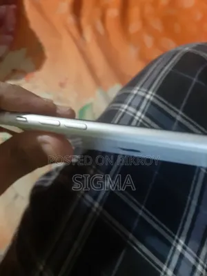 অ্যাপল আইফোন এসই (২০২০) ২৫৬ জিবি হোয়াইট