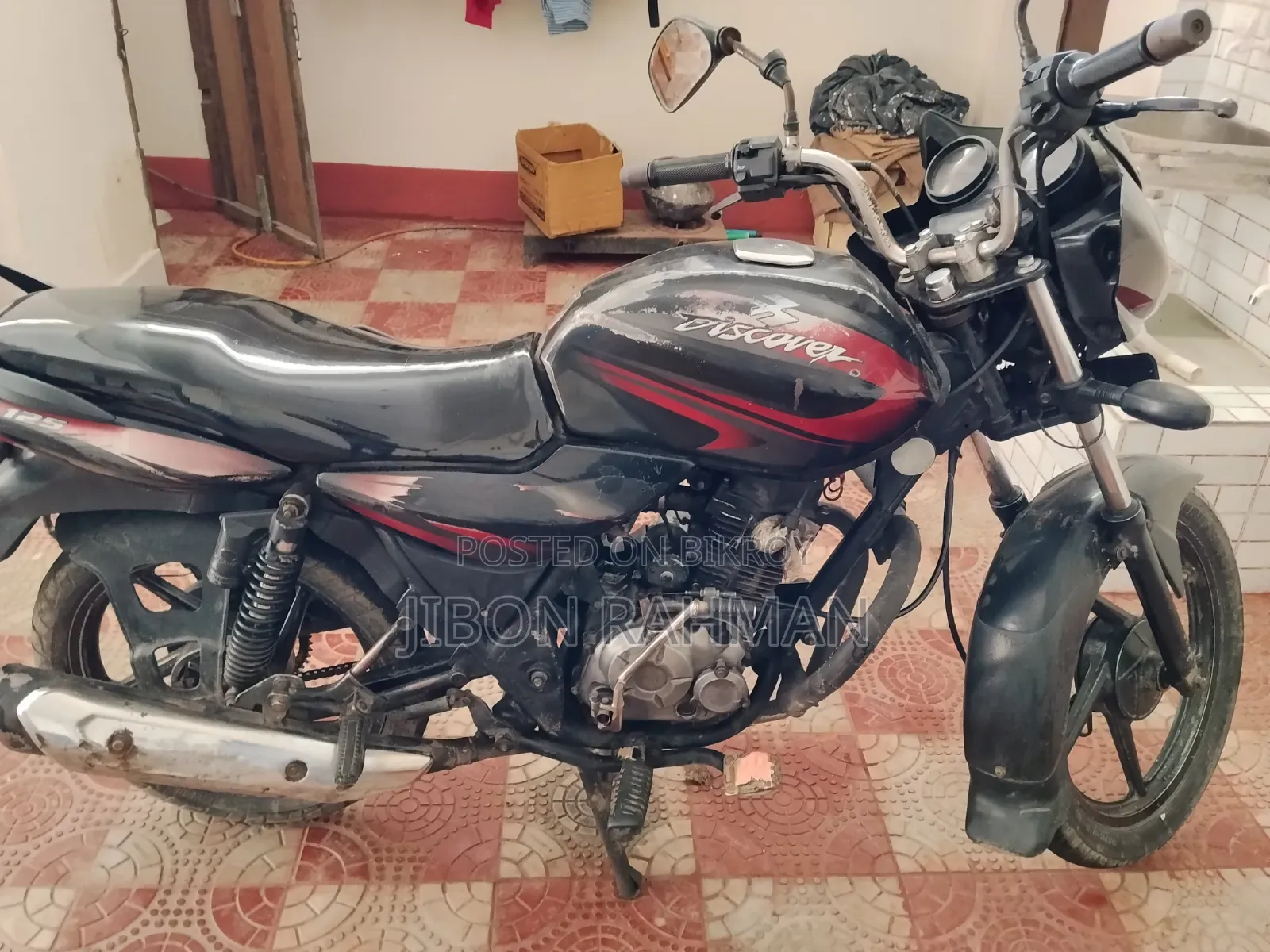 বাজাজ ডিসকভার ১২৫ ২০১১ রেড