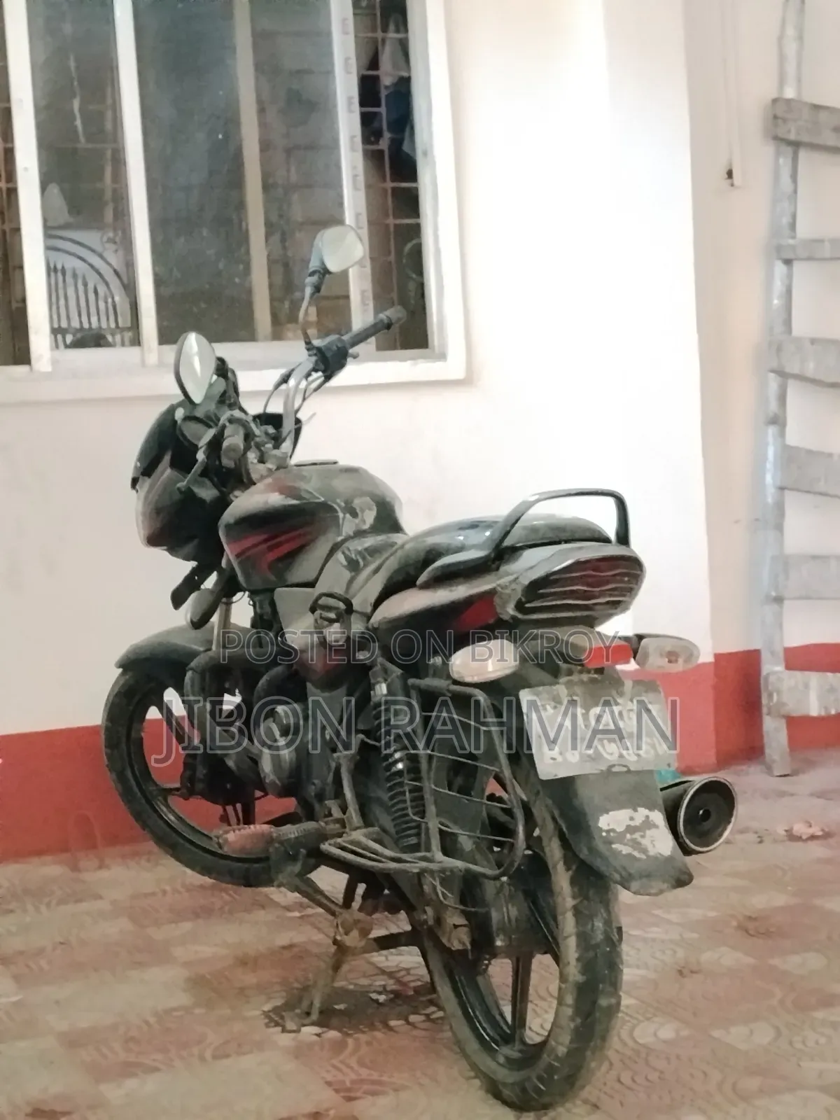 বাজাজ ডিসকভার ১২৫ ২০১১ রেড
