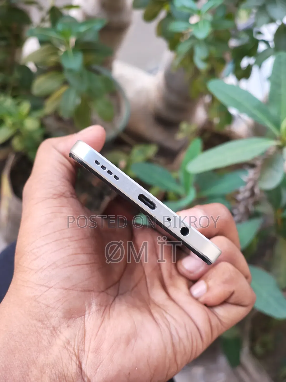 রিয়েলমি সি৭১ ১২৮ জিবি সাদা