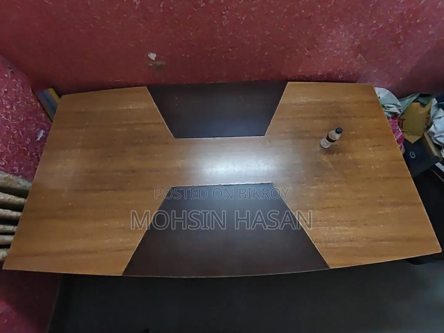 অফিস টেবিল