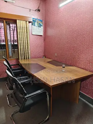 অফিস টেবিল