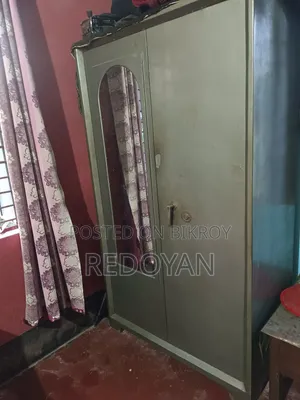 ষ্টীল আলমীরা