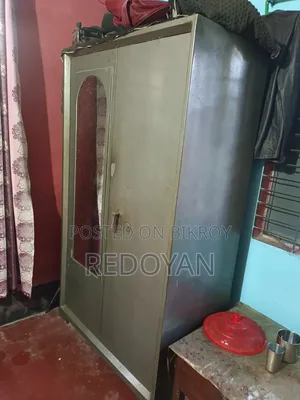 ষ্টীল আলমীরা